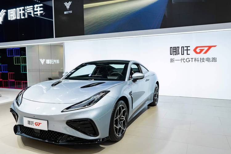 惠州58哪吒汽车在智能汽车领域的表现，领途汽车在新能源汽车市场中的影响力